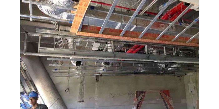 電動擋煙垂壁與防火卷簾門的區(qū)別